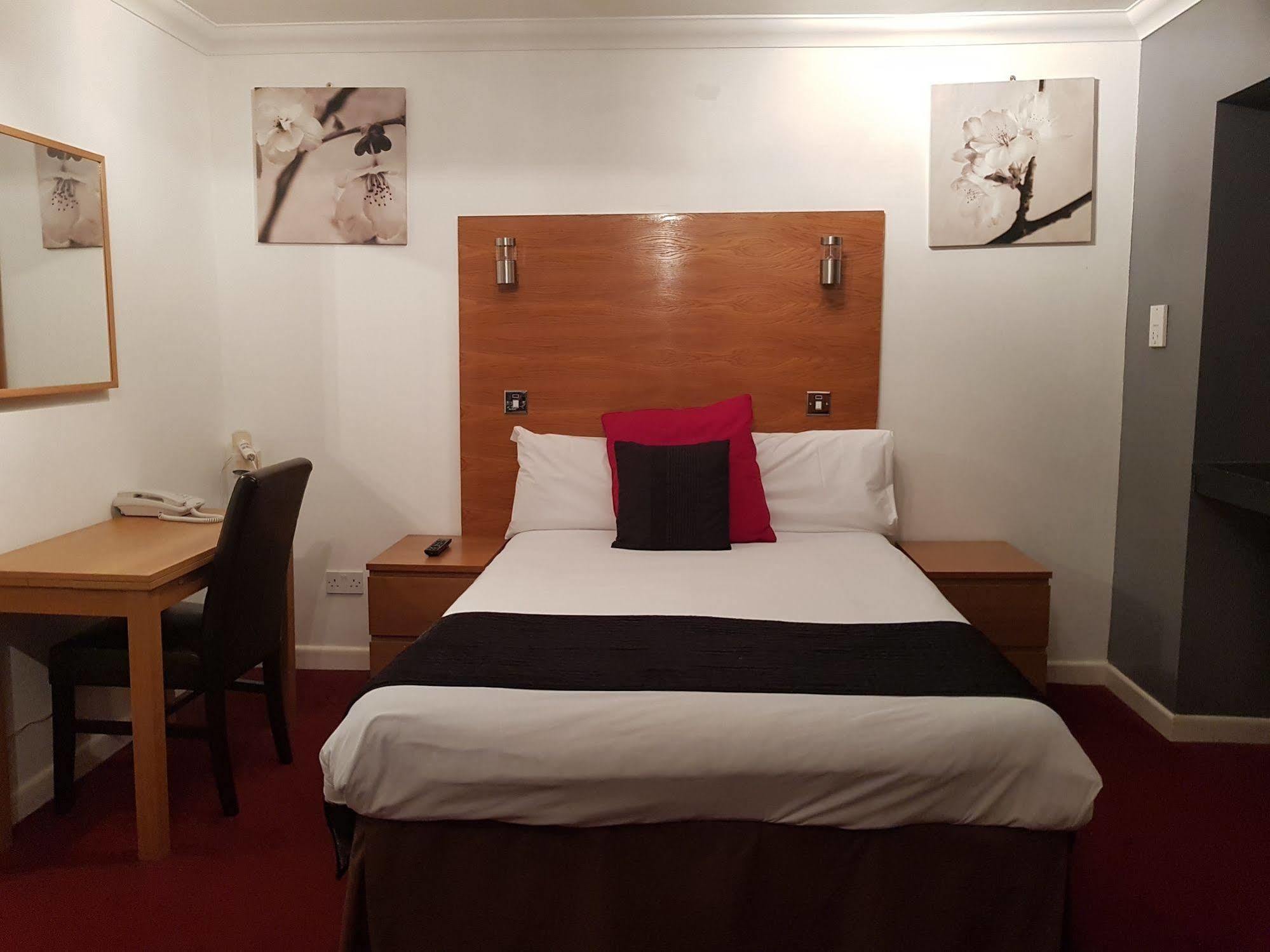 בורנמות' Oyo Kingsley Hotel מראה חיצוני תמונה